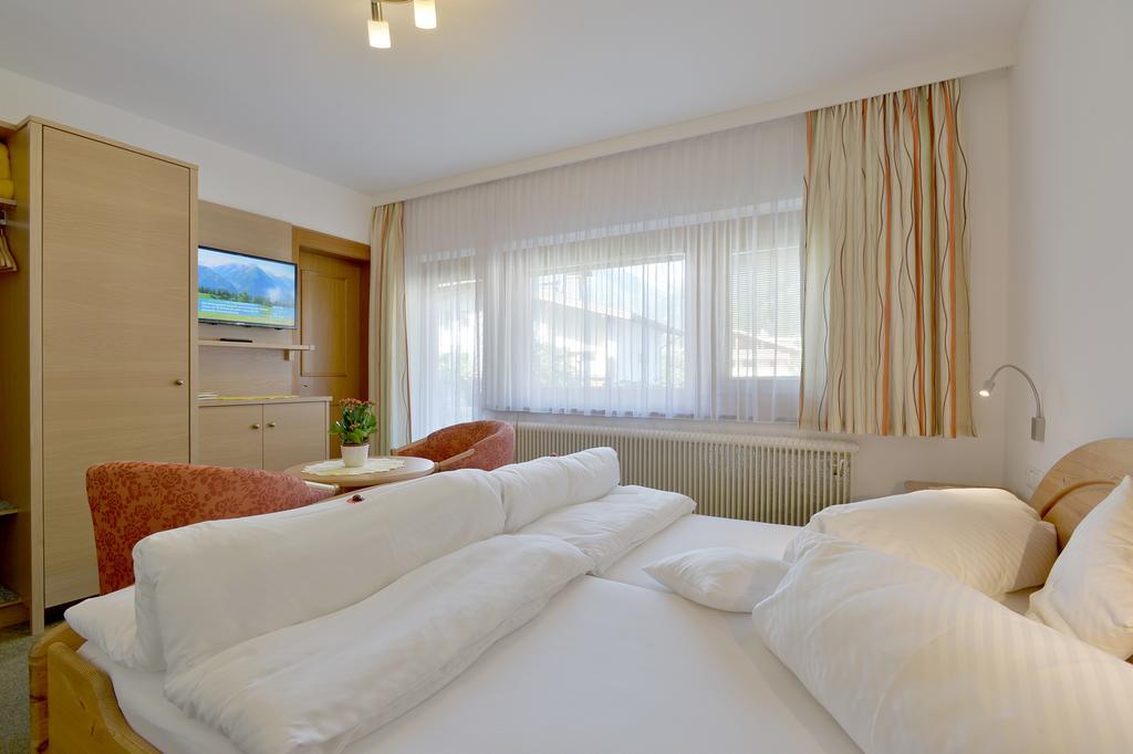 Gaestehaus Ahornblick Майерхофен Стая снимка