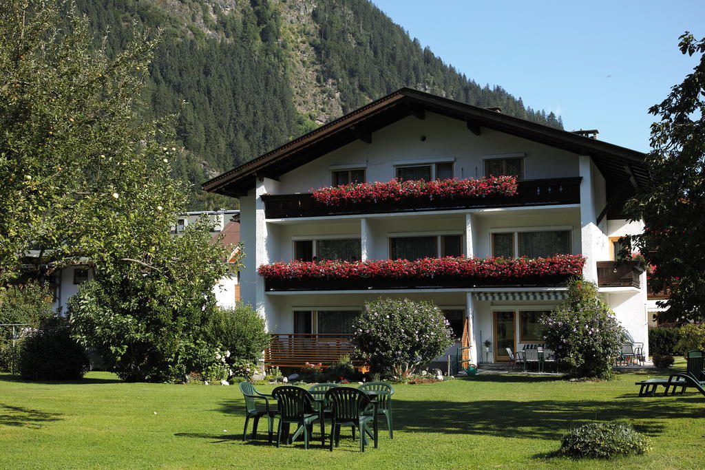 Gaestehaus Ahornblick Майерхофен Екстериор снимка